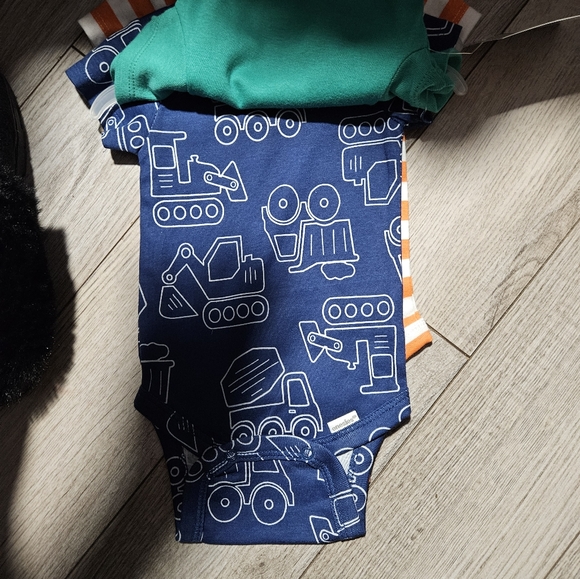 0-3 boys onsie - Picture 3 of 3